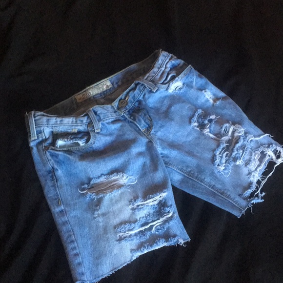 Hollister denim shorts - Picture 2 of 2